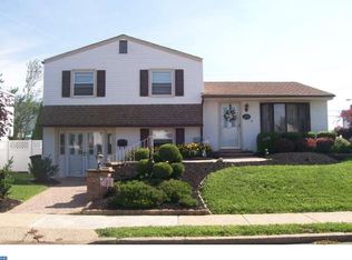 1115 Kent Ln, Philadelphia, PA 19115