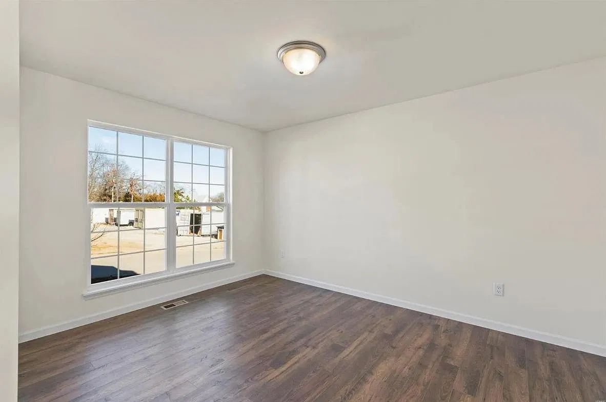 4 bed, 2784 sqft, $3,500 — Photo 2