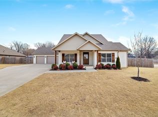 142 N Sheep Dog Ave, Farmington, AR 72730