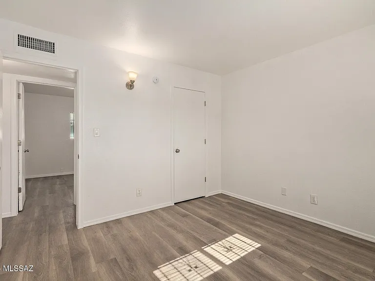 137 S Grande Ave #4 — Photo 6