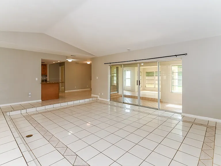 3105 SE 8th Ave — Photo 5