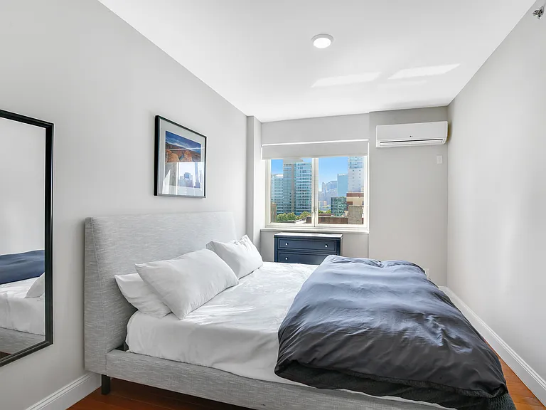 4604 Vernon Blvd #7C — Photo 11