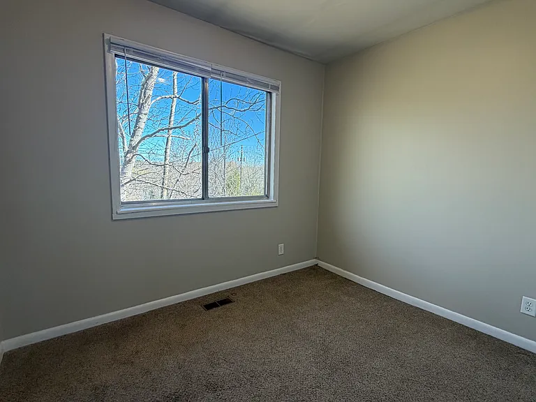 752 Anderson St — Photo 10