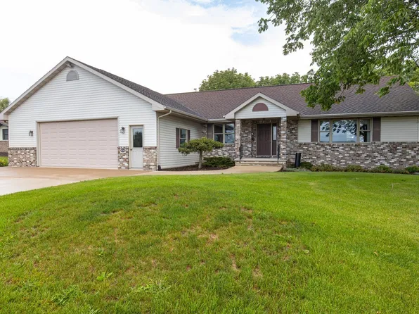 W346 Nottingham Way, Sherwood, WI 54169
