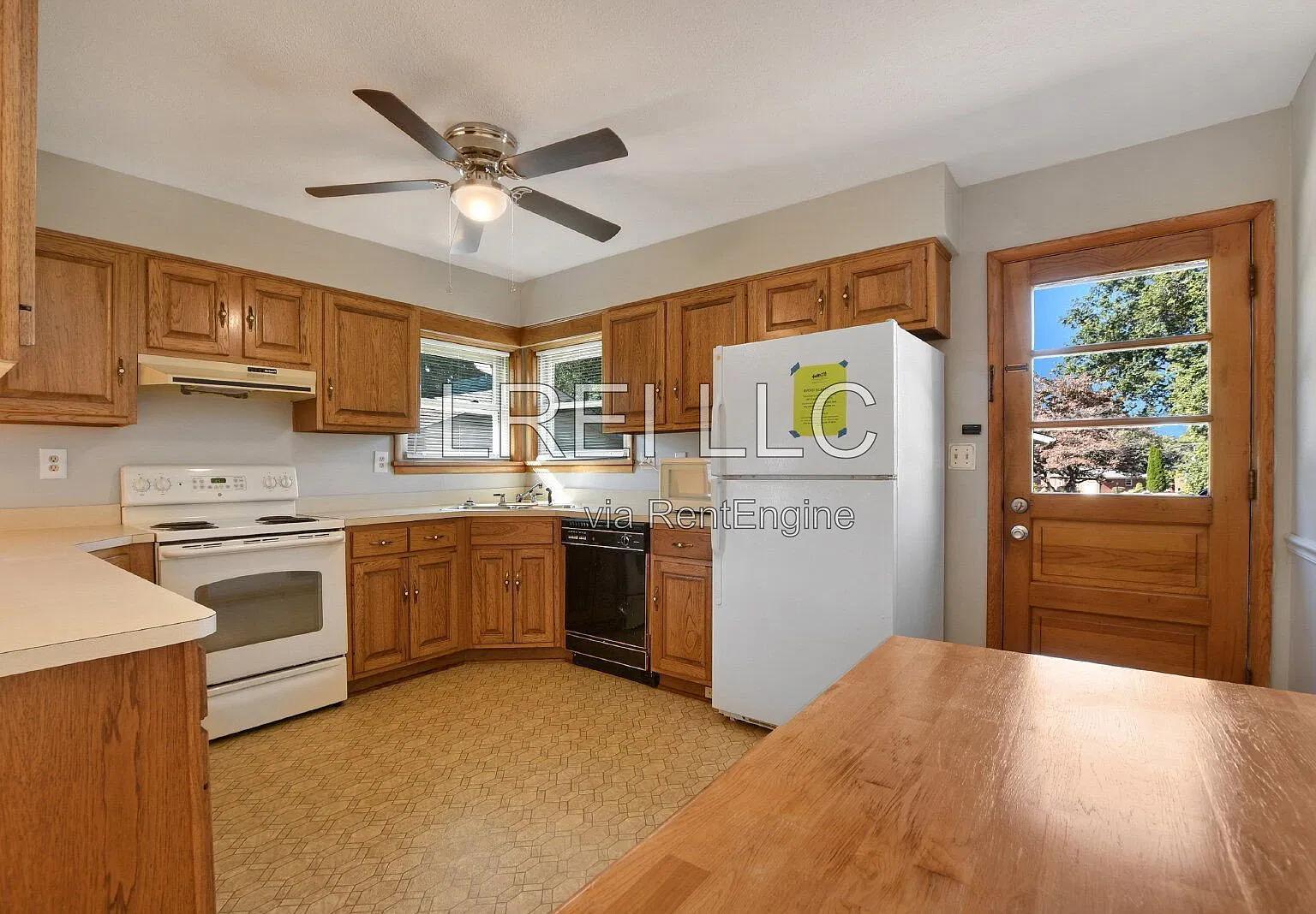 3 bed, 1.5 bath, 1351 sqft, $1,700 — Photo 4