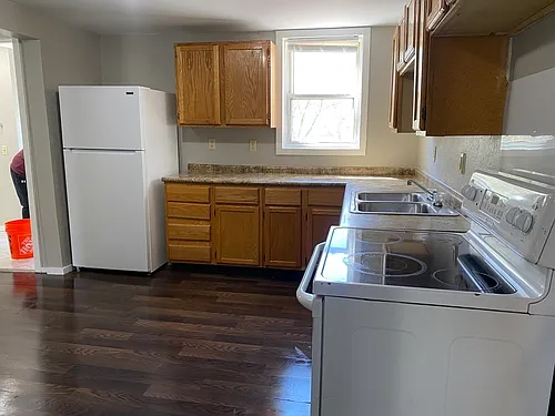 719 Alexandria St — Photo 10
