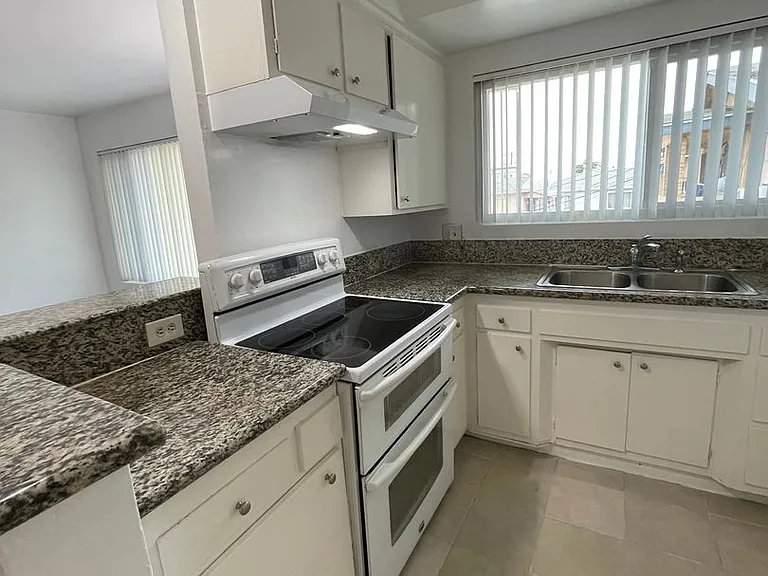 1415 Cedar Ave — Photo 11