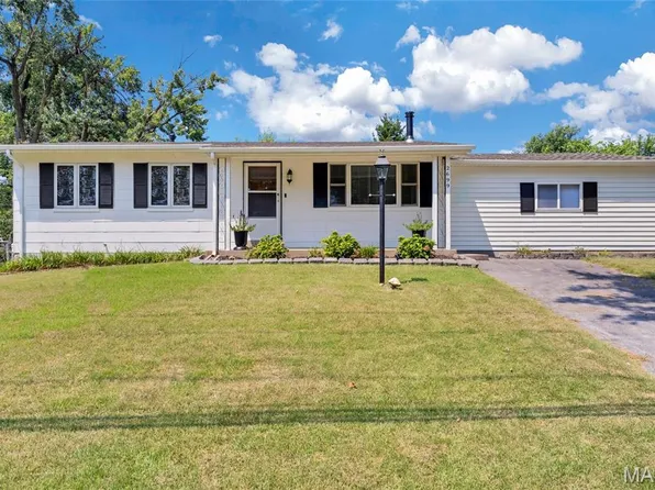 2699 McKelvey Rd, Maryland Heights, MO 63043