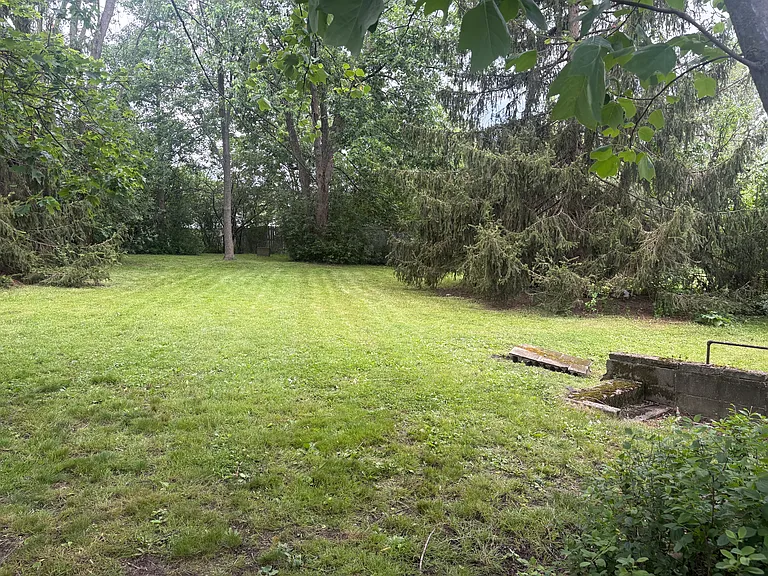160 Talbot Dr — Photo 4