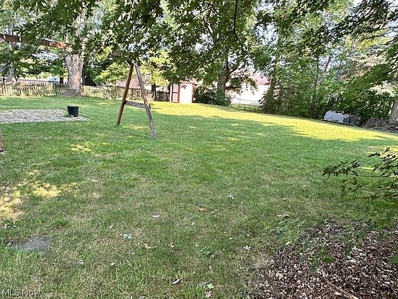4th image of 1385 Cecil Dr