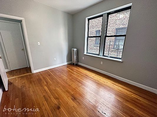 4th image of 235 W 146th St