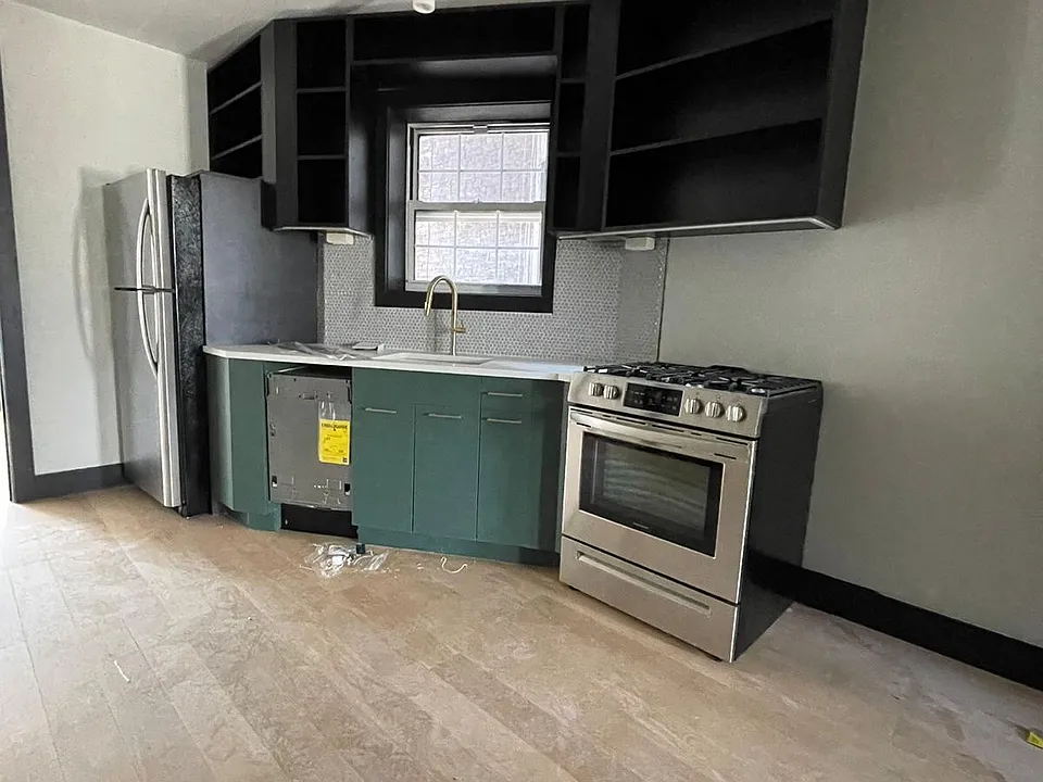 41 Van Wagenen Ave #3L