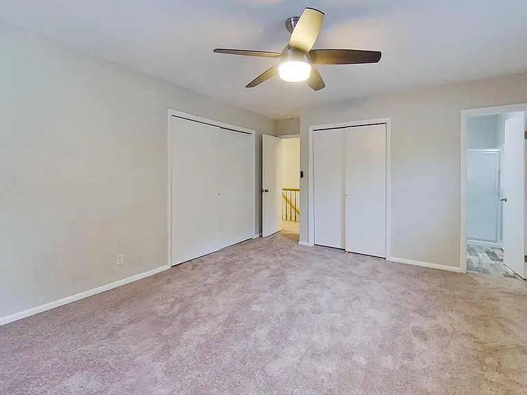 8027 N Richardt Ave — Photo 10