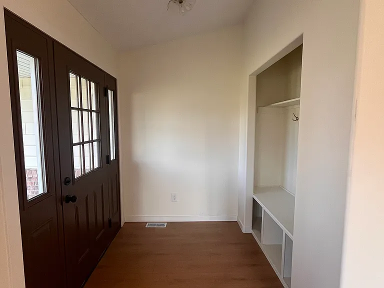 1403 E 57th Street Pl — Photo 2