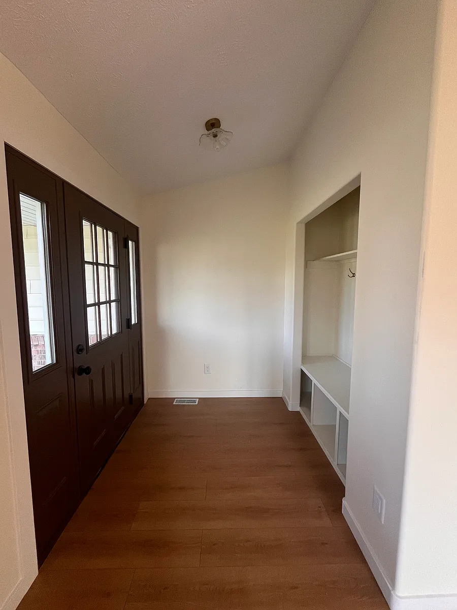 Building Photo - 1403 E 57th Street Pl