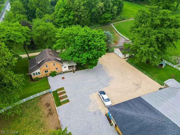 5795 Manchester Ave SW, Navarre, OH 44662