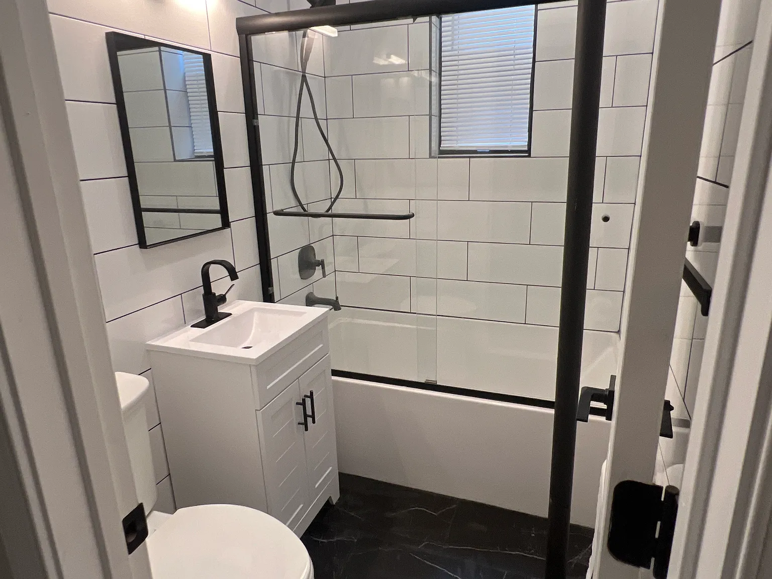 219 Mallory Ave — Photo 2