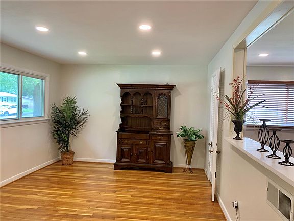 3rd image of 2903 Lesmer Ct