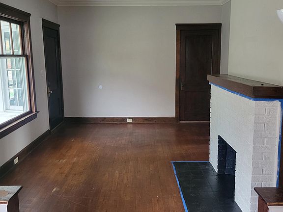 3rd image of 2027 Chesterland Ave #1