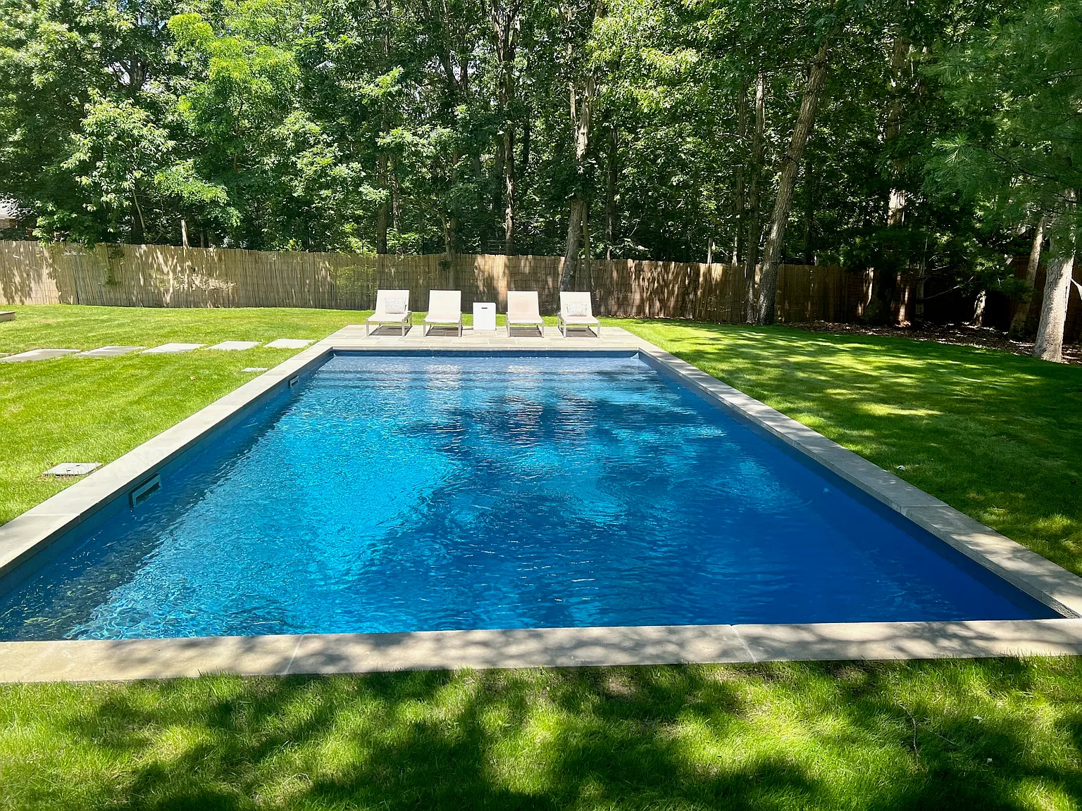 East Hampton Clearwater Beach Newly Renovated- pool/walk to beach — Photo 2