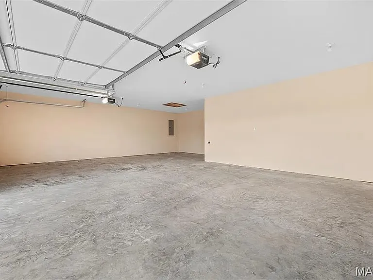 3605 Justine Dr — Photo 29