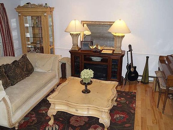 Living Rm Pic 1