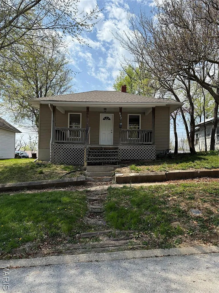 657 N Hawkins Ave photo 1