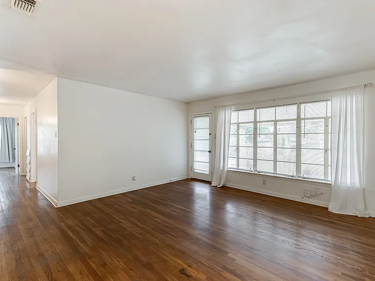 354 Brettonwood Dr #1 — Photo 7