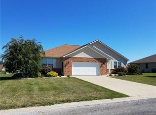 863 W 2nd St, Aviston, IL 62216