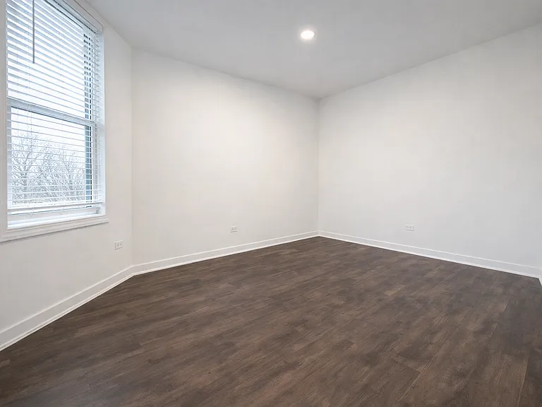 3809 S Lowe Ave #2R — Photo 5