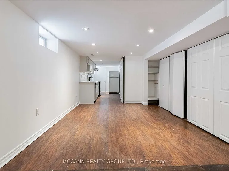114 Belgravia Ave #BASEMENT — Photo 4