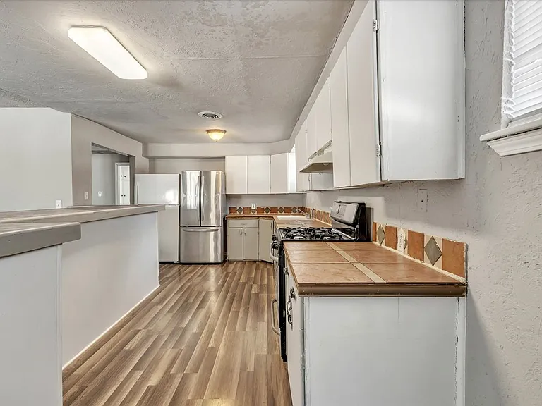 545 SW 46th St — Photo 13