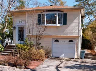 215 Lakeside Trl, Ridge, NY 11961