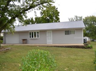 130 W Springfield Rd, Saint Clair, MO 63077