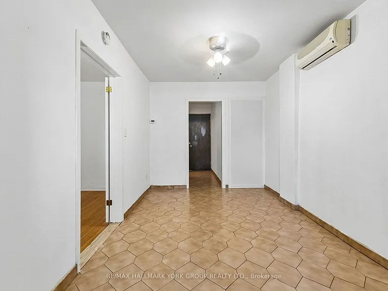 472 Winona Dr #MAIN FL — Photo 4