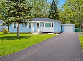 5576 Birchwood Dr, Lake View, NY 14085