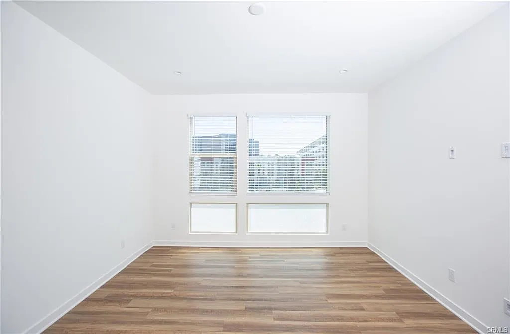 3 bed, 3.5 bath, 1991 sqft, $5,200 — Photo 4