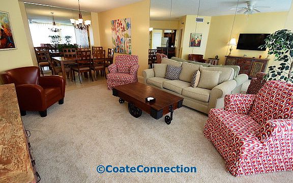 Living/Dining Area