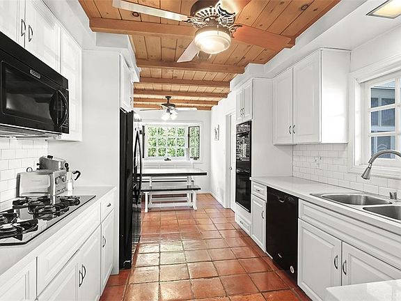 5th image of 23642 Emelita St
