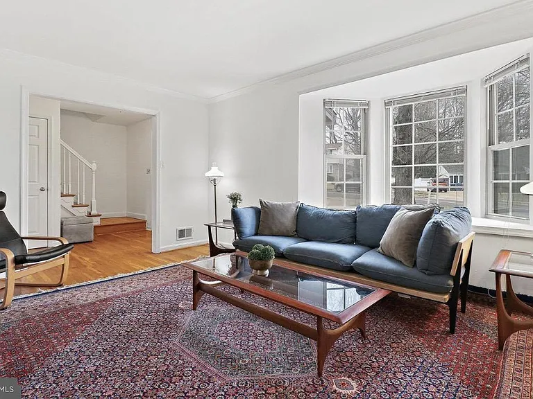 5012 Gainsborough Dr — Photo 2