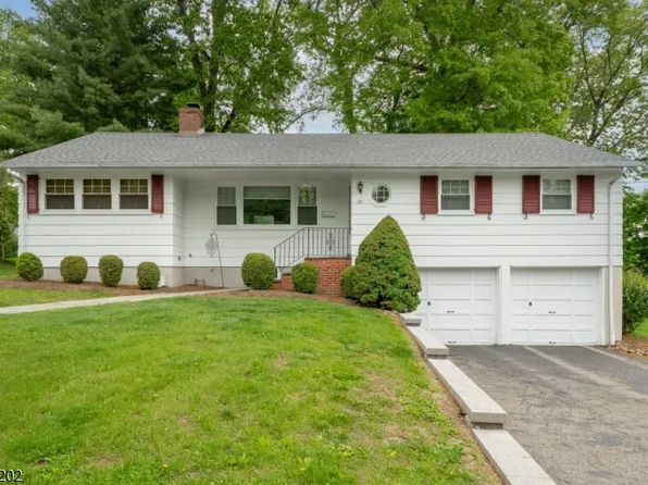 27 Albright Cir, Madison, NJ 07940