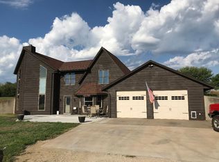 617 NW 43rd St, Topeka, KS 66617