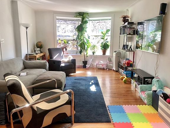 3rd image of 823 Carroll St APT 1