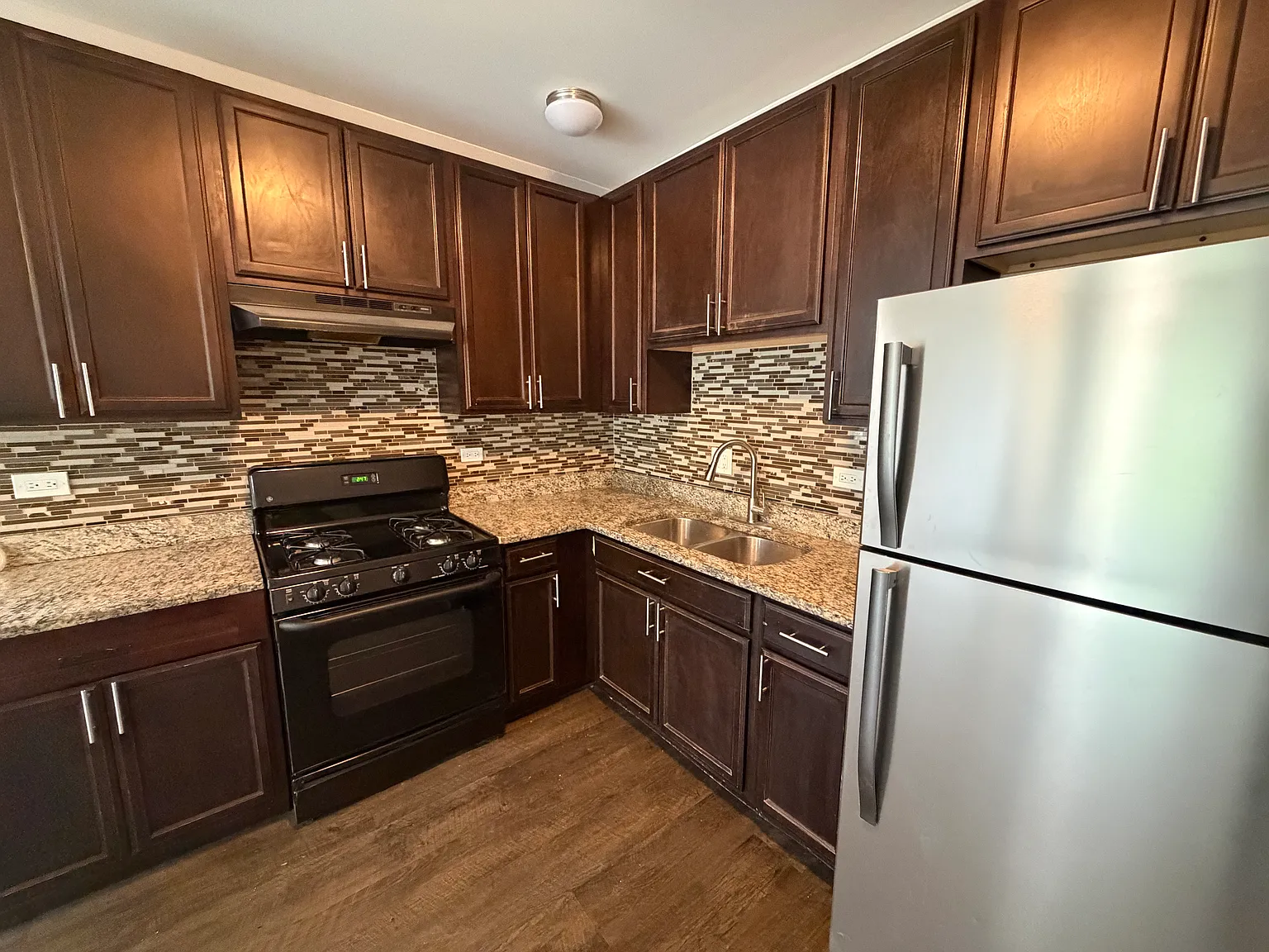 3 bed, 1200 sqft, $1,850 — Photo 4