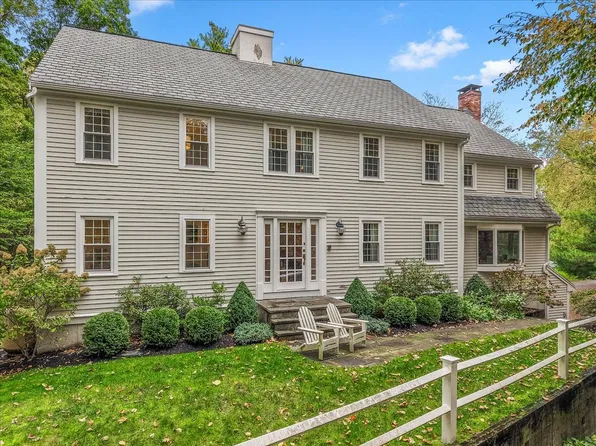 19 Whitney Woods Ln, Cohasset, MA 02025