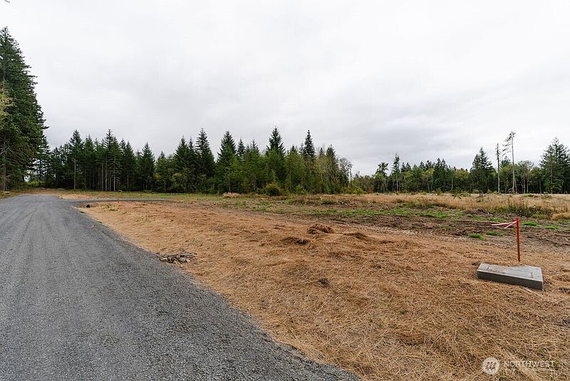 3rd image of 150 Easton Lane