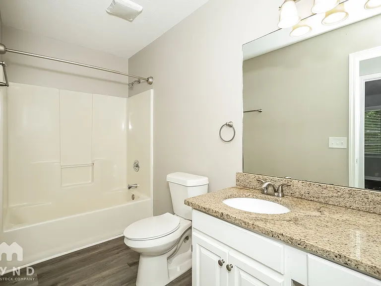 1359 Lakeview Pkwy — Photo 14