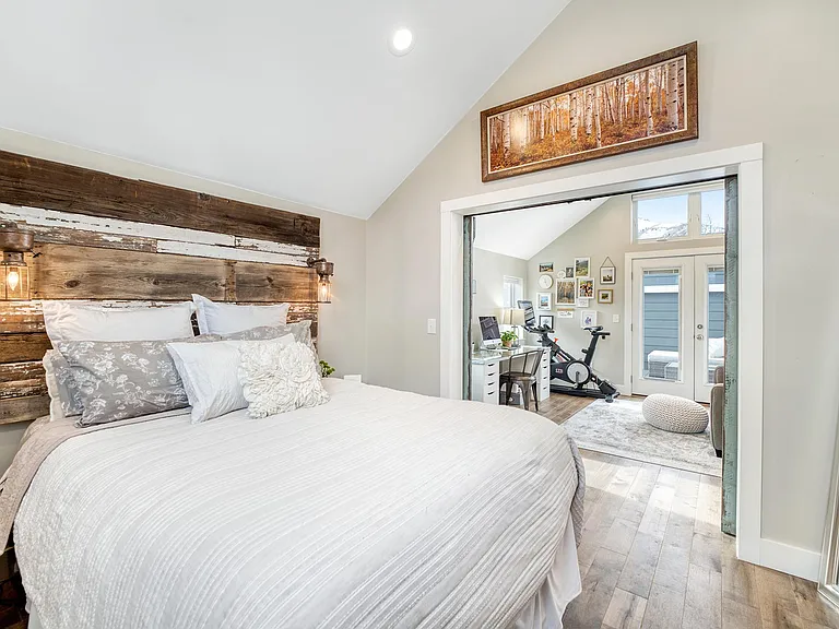 Upstairs master bedroom suite