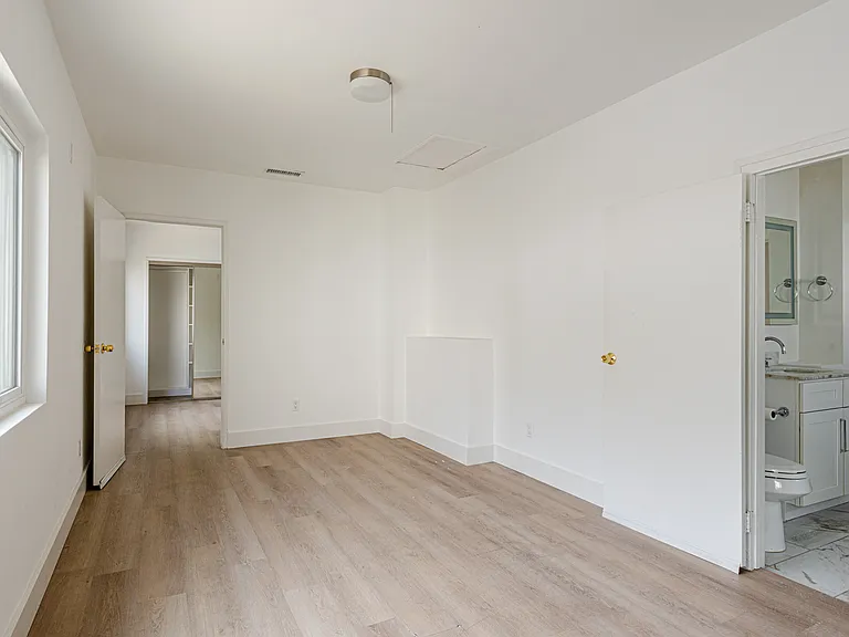 1040 N Crescent Heights Blvd — Photo 26