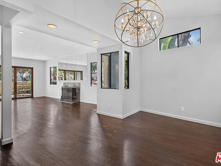 1727 Delaware Ave — Photo 2